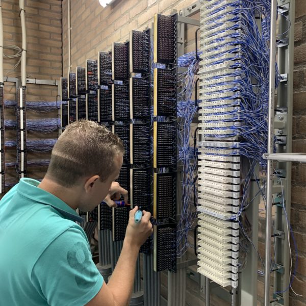 hans kpn monteur kabelverdeler solderen